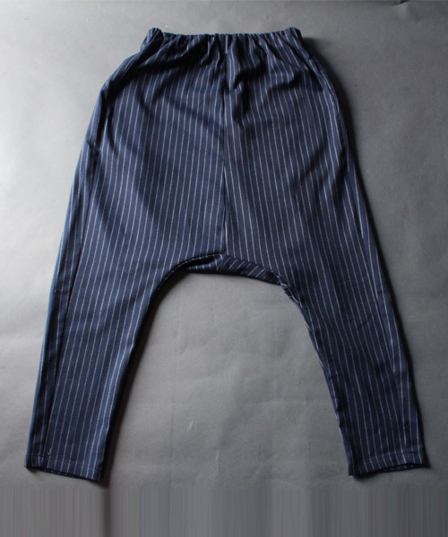 antiqua(アンティカ)の「ストライプサルエルパンツ(その他パンツ・レディース・ネイビー・M)」の7枚目の写真