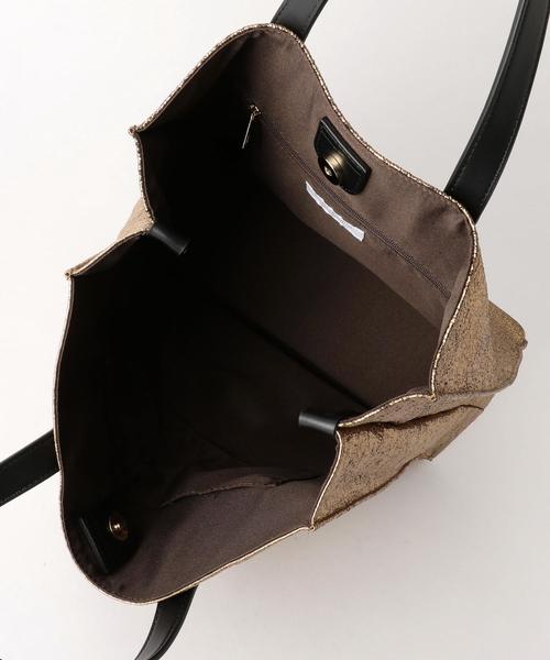 BEAUTY&YOUTH UNITED ARROWS（ビューティーアンドユースユナイテッドアローズ）の「BY メタリックフェイクレザー スクエアトートバッグ ◆（トートバッグ・レディース・その他1/シルバー・FREE）」の4枚目の写真