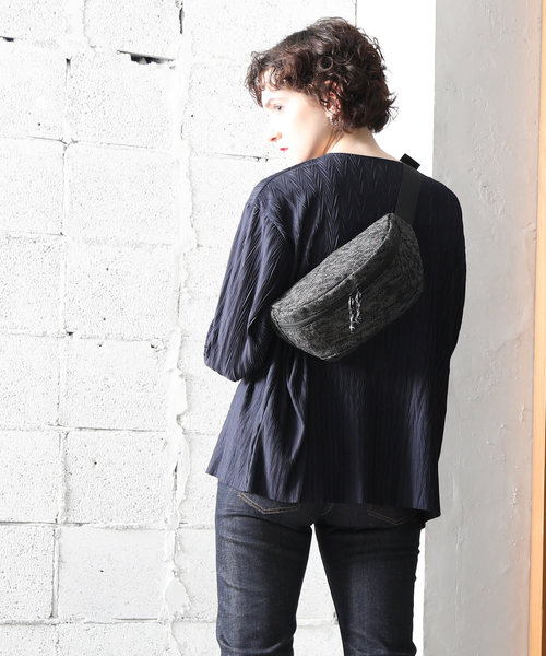 knock through abstraction（ノックスルーアブストラクション）の「【knock through abstraction/ノックスルーアブストラクション】X-filament body bag/クロスフィラメントボディバッグ（ボディバッグ/ウエストポーチ・メンズ・ブラック/ブラック系その他/ブルー系その他・FREE）」の4枚目の写真