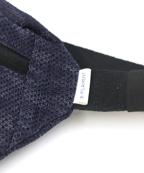 knock through abstraction（ノックスルーアブストラクション）の「【knock through abstraction/ノックスルーアブストラクション】X-filament body bag/クロスフィラメントボディバッグ（ボディバッグ/ウエストポーチ・メンズ・ブラック/ブラック系その他/ブルー系その他・FREE）」の8枚目の写真