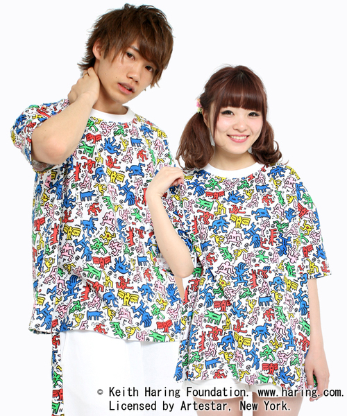 WEGO（ウィゴー）の「WEGO/Keith Haring (キースヘリング) 総柄Tシャツ（Tシャツ/カットソー・メンズ・ホワイト/グレー・MEDIUM/LARGE）」の2枚目の写真