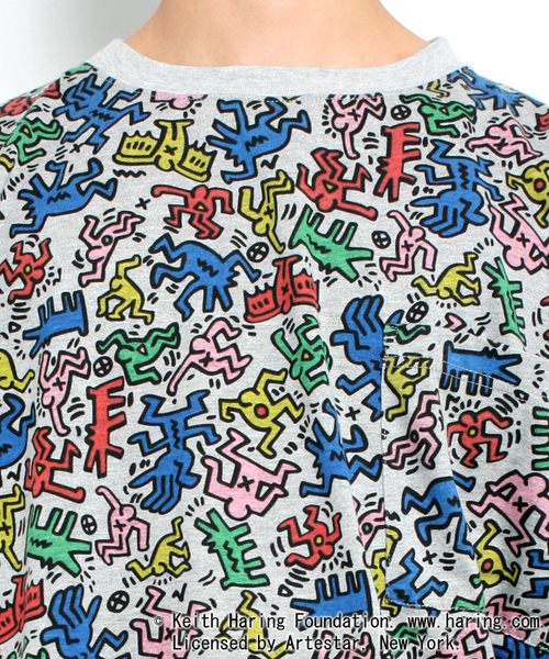 WEGO（ウィゴー）の「WEGO/Keith Haring (キースヘリング) 総柄Tシャツ（Tシャツ/カットソー・メンズ・ホワイト/グレー・MEDIUM/LARGE）」の4枚目の写真