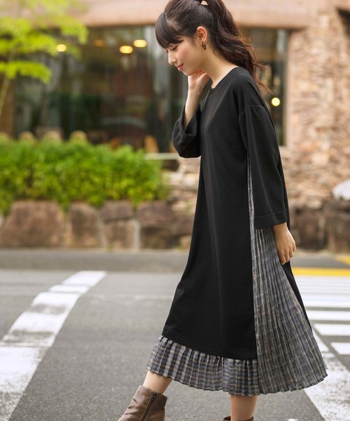 GeeRA(ジーラ)の「【WEB限定】サイドプリーツワンピース(ワンピース)」|チェック