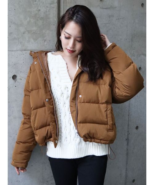 EMODA(エモダ)の「ボリュームフードダウン(ダウンジャケット/コート・レディース・ブラック/ブラウン/カーキ/キャメル・FREE)」の4枚目の写真