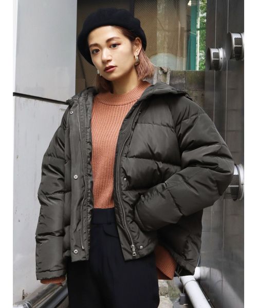 EMODA(エモダ)の「ボリュームフードダウン(ダウンジャケット/コート・レディース・ブラック/ブラウン/カーキ/キャメル・FREE)」の3枚目の写真