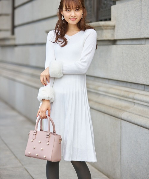 Tocco Closet トッコ クローゼット の 袖口2wayファー付き後ろレースアップデザインニットワンピース ワンピース Wear