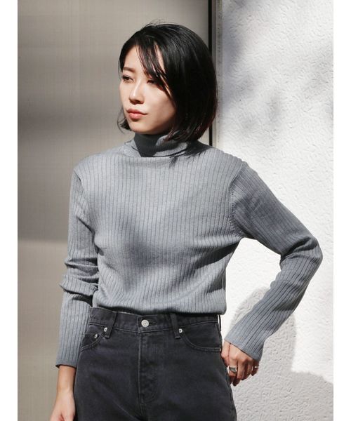 Ungrid（アングリッド）の「ウォッシャブルタートルネックニット（ニット/セーター・レディース・ブラック/パープル/イエロー/ブルー・FREE）」の2枚目の写真