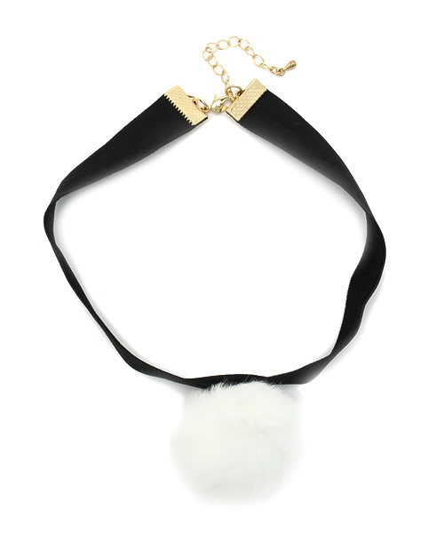 WEGO（ウィゴー）の「WEGO/ファーポンポンチョーカー（ネックレス・レディース・ホワイト/ブラック/パープル/ピンク・FREE）」の2枚目の写真