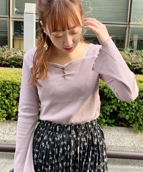 apres jour(アプレジュール)の「針抜きハートネックトップス【ZOZOTOWN限定アイテム】(Tシャツ/カットソー・レディース・ブラック/アイボリー/モカ/ラベンダー/ライトベージュ・フリー)」の5枚目の写真