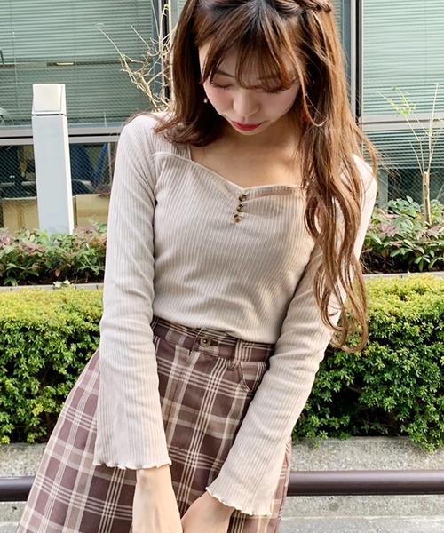 apres jour(アプレジュール)の「針抜きハートネックトップス【ZOZOTOWN限定アイテム】(Tシャツ/カットソー・レディース・ブラック/アイボリー/モカ/ラベンダー/ライトベージュ・フリー)」の4枚目の写真