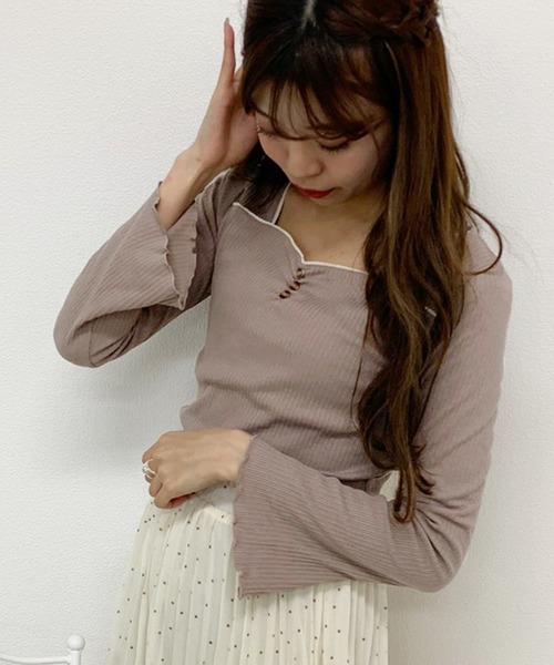 apres jour(アプレジュール)の「針抜きハートネックトップス【ZOZOTOWN限定アイテム】(Tシャツ/カットソー・レディース・ブラック/アイボリー/モカ/ラベンダー/ライトベージュ・フリー)」の3枚目の写真