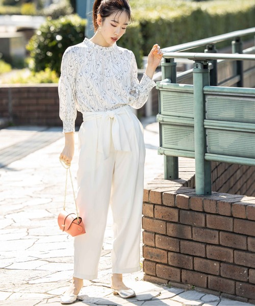 12Twelve Agenda(トゥエルブ アジェンダ)の「サッシュ付ゆるテーパードパンツ(その他パンツ・レディース・ベージュ/ホワイト・M/S)」の14枚目の写真