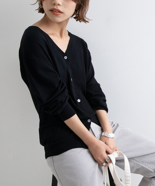 Newlyme（ニューリーミー）の「洗えるニットシルクタッチカーディガン【R】（カーディガン/ボレロ・レディース・ブラック/グリーン/ベージュ/レッド/マスタード/ブラウン/モカ・M-L）」の3枚目の写真