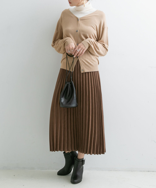 Newlyme（ニューリーミー）の「洗えるニットシルクタッチカーディガン【R】（カーディガン/ボレロ・レディース・ブラック/グリーン/ベージュ/レッド/マスタード/ブラウン/モカ・M-L）」の12枚目の写真