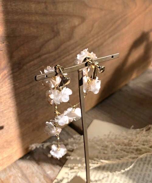 m.soeur（エムスール）の「コデマリの2連イヤリング＊（イヤリング・レディース・ホワイト/ブラック・FREE）」の4枚目の写真