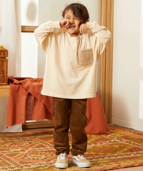 ＆yam（アンドヤム）の「ボアポケットTee（Tシャツ/カットソー・キッズ・ブラック/オリーブ/グレー/ホワイト/ピンク/ライトブラウン/ブルー/ブラウン・110/160/130/150/120/140/100）」の2枚目の写真