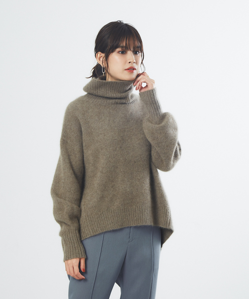 Rouge vif(ルージュヴィフ)の「獣毛混フレアタートルニット(ニット/セーター・レディース・チャコールグレー/ベージュ/パープル・フリー)」の3枚目の写真