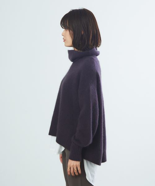 Rouge vif(ルージュヴィフ)の「獣毛混フレアタートルニット(ニット/セーター・レディース・チャコールグレー/ベージュ/パープル・フリー)」の6枚目の写真