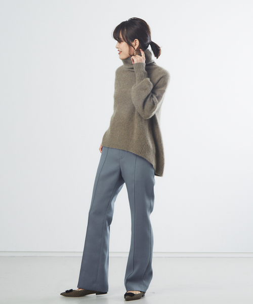 Rouge vif(ルージュヴィフ)の「獣毛混フレアタートルニット(ニット/セーター・レディース・チャコールグレー/ベージュ/パープル・フリー)」の16枚目の写真