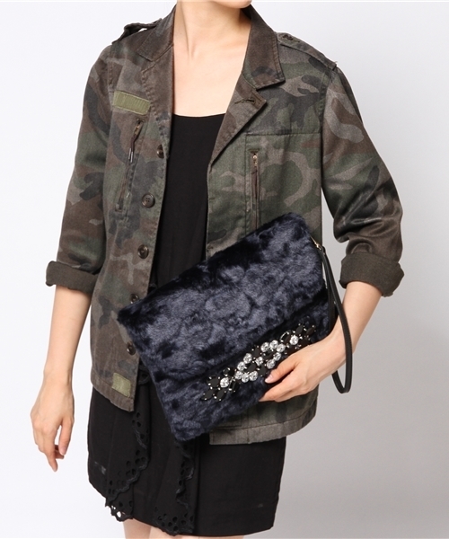 BEAUTY&YOUTH UNITED ARROWS(ビューティーアンドユースユナイテッドアローズ)の「BYSF BEVERLY ファービジュークラッチ◆(クラッチバッグ・レディース・ベージュ/ネイビー・フリー)」の3枚目の写真