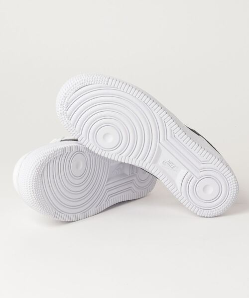 NIKE（ナイキ）の「NIKE ナイキ WMNS AIR FORCE 1 LOW '07 エアフォース１'07　W315115 152WHT/BLK（スニーカー・レディース・ホワイト系その他・22.0cm/22.5cm/23.0cm/23.5cm/24.0cm/24.5cm/25.0cm/25.5cm/26.0cm）」の3枚目の写真