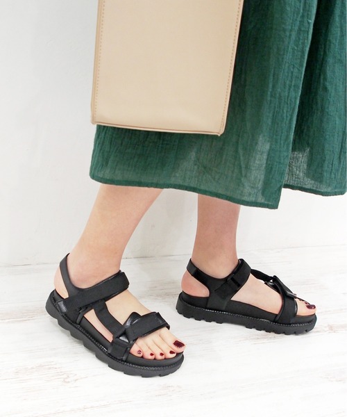 byあしながおじさん（バイアシナガオジサン）の「ワントーンスポーツサンダル / byあしながおじさん（サンダル・レディース・ブラック/グレー/ピンク/ブルー・LL/S/M/L）」の2枚目の写真