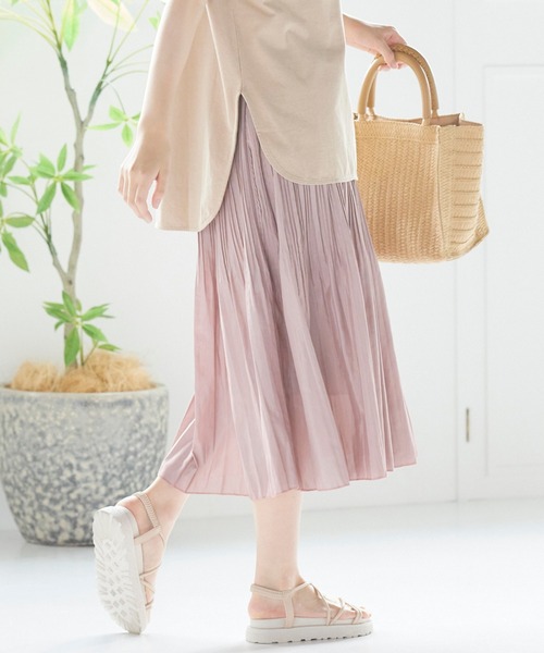 LIPSTAR（リップスター）の「シャイニーサテンプリーツスカート（スカート・レディース・ベージュ/ブルー/ピンク/ライトブルー/パープル・M）」の5枚目の写真