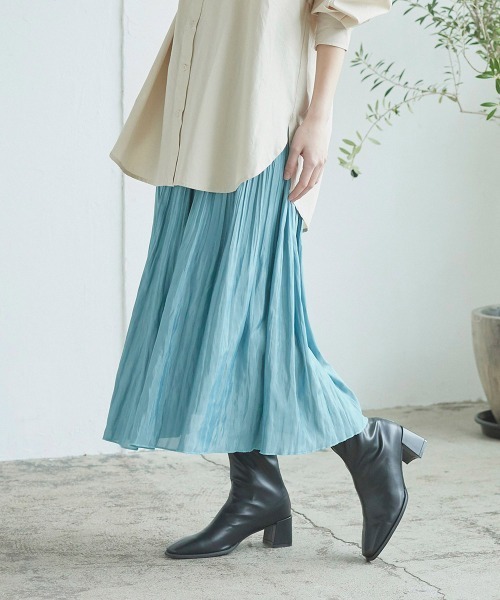 LIPSTAR（リップスター）の「シャイニーサテンプリーツスカート（スカート・レディース・ベージュ/ブルー/ピンク/ライトブルー/パープル・M）」の4枚目の写真