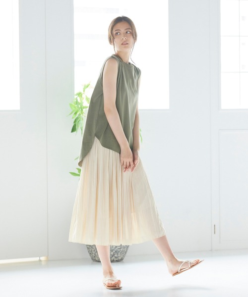 LIPSTAR（リップスター）の「シャイニーサテンプリーツスカート（スカート・レディース・ベージュ/ブルー/ピンク/ライトブルー/パープル・M）」の9枚目の写真