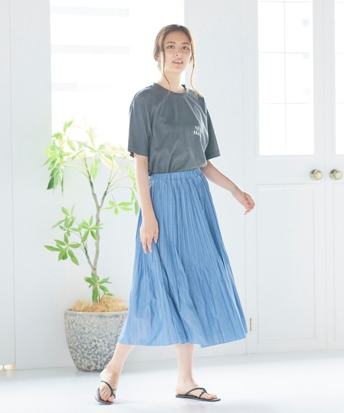 LIPSTAR（リップスター）の「シャイニーサテンプリーツスカート（スカート・レディース・ベージュ/ブルー/ピンク/ライトブルー/パープル・M）」の13枚目の写真