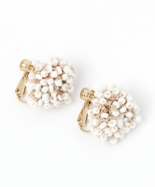 studio CLIP(スタディオクリップ)の「ビーズアミイヤリング(イヤリング・レディース・カーキ/ホワイト/グレー・FREE)」の2枚目の写真
