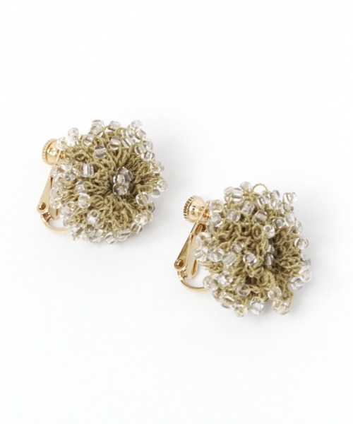 studio CLIP(スタディオクリップ)の「ビーズアミイヤリング(イヤリング・レディース・カーキ/ホワイト/グレー・FREE)」の1枚目の写真