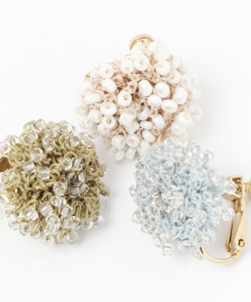 studio CLIP(スタディオクリップ)の「ビーズアミイヤリング(イヤリング・レディース・カーキ/ホワイト/グレー・FREE)」の4枚目の写真