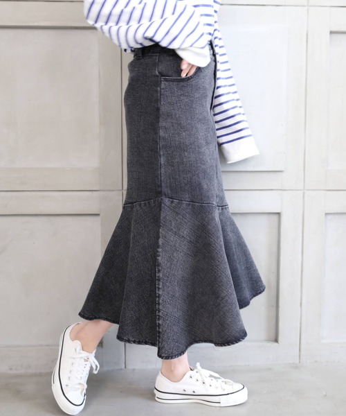 moment+(モーメントプラス)の「ストレッチデニム&ツイルマーメイドスカート(デニムスカート・レディース・ブラック/サックスブルー/インディゴブルー/アイボリー/ブラック系その他/オフホワイト/グレイッシュベージュ/カーキ・S/M/L)」の12枚目の写真