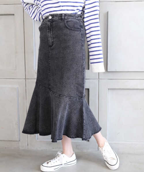 moment+(モーメントプラス)の「ストレッチデニム&ツイルマーメイドスカート(デニムスカート・レディース・ブラック/サックスブルー/インディゴブルー/アイボリー/ブラック系その他/オフホワイト/グレイッシュベージュ/カーキ・S/M/L)」の13枚目の写真