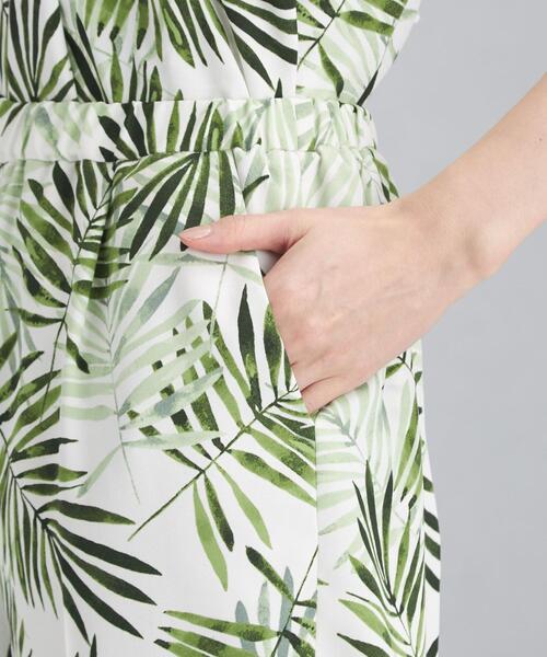 green label relaxing（グリーンレーベルリラクシング）の「FM リーフ プリント イージー パンツ（その他パンツ・レディース・ブラック/オフホワイト・FREE）」の8枚目の写真