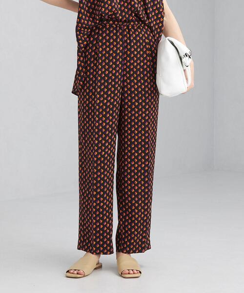 green label relaxing（グリーンレーベルリラクシング）の「FM リーフ プリント イージー パンツ（その他パンツ・レディース・ブラック/オフホワイト・FREE）」の14枚目の写真