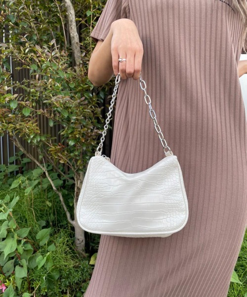 FIG&VIPER(フィグアンドバイパー)の「クロコチェーンBAG(ショルダーバッグ・レディース・ホワイト/ブラック/ベージュ/ライトグリーン/ライトイエロー・FREE)」の8枚目の写真