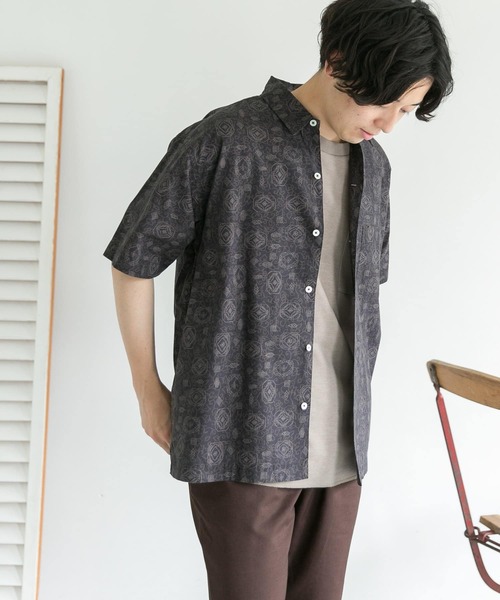 URBAN RESEARCH DOORS（アーバンリサーチドアーズ）の「バティックプリントシャツ（シャツ/ブラウス・メンズ・ブラック/イエロー・38/40）」の3枚目の写真