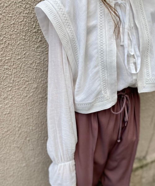 Kastane（カスタネ）の「刺繍フラップ付き３WAYブラウス（シャツ/ブラウス・レディース・ブラック/オフホワイト・FREE）」の11枚目の写真