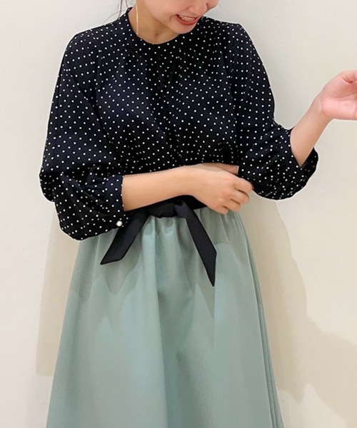 ASTORIA ODIER（アストリアオディール）の「ドット柄２wayボリュームスリーブ ブラウス（シャツ/ブラウス・レディース・ホワイト/モカ/ブラック・MEDIUM）」の2枚目の写真