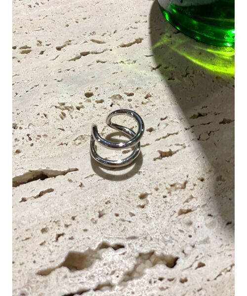 Ungrid(アングリッド)の「メタルデザインイヤーカフ(イヤーカフ・レディース・シルバー/ゴールド・FREE)」の2枚目の写真