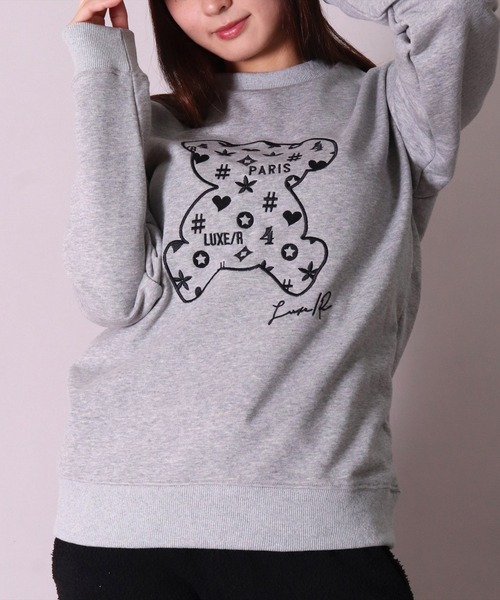 LUXE/R(ラグジュ)の「【ユニセックス】【LUXE/R】モノグラム & くまさん 刺繍 スウェット プルオーバー(RMS)(スウェット・メンズ・ホワイト×ブラック/ブラック×ホワイト/杢グレー・MEDIUM/LARGE)」の1枚目の写真