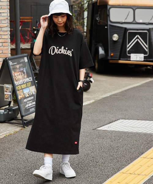 Dickies(ディッキーズ)の「Dickies/ディッキーズ オーバーサイズロゴプリントリブ コットンワンピース(ワンピース・レディース・ブラック/ブルー/オートミール・M)」の2枚目の写真