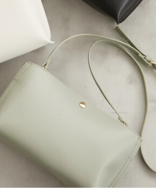 Legato Largo(レガートラルゴ)の「・別注Legato Largo 軽量ショルダーバッグ*(ショルダーバッグ・レディース・ブラック/グリーン/アイボリー・FREE)」の1枚目の写真