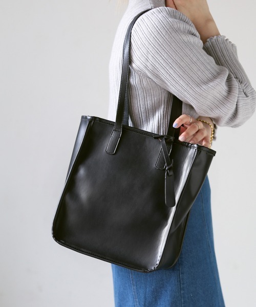 Bab(バブ)の「フェイクレザートートバッグ(トートバッグ・レディース・ブラック/オフホワイト/キャメル・ONESIZE)」の2枚目の写真