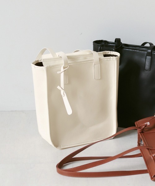 Bab(バブ)の「フェイクレザートートバッグ(トートバッグ・レディース・ブラック/オフホワイト/キャメル・ONESIZE)」の7枚目の写真