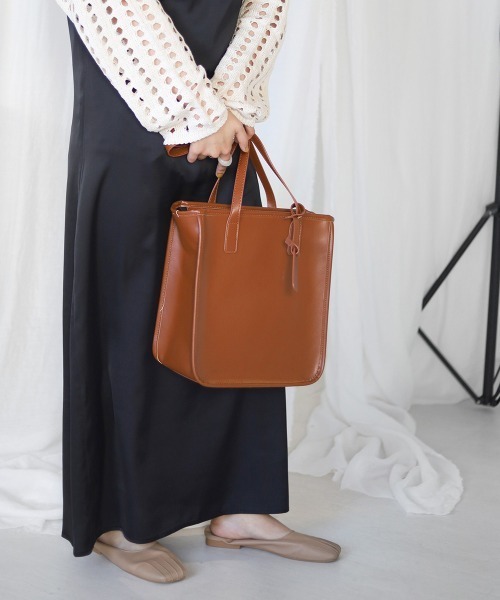 Bab(バブ)の「フェイクレザートートバッグ(トートバッグ・レディース・ブラック/オフホワイト/キャメル・ONESIZE)」の15枚目の写真