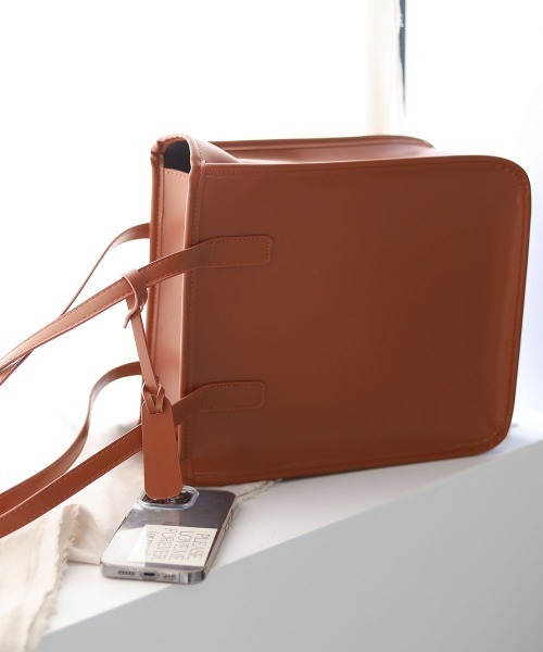 Bab(バブ)の「フェイクレザートートバッグ(トートバッグ・レディース・ブラック/オフホワイト/キャメル・ONESIZE)」の5枚目の写真