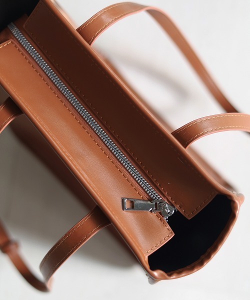 Bab(バブ)の「フェイクレザートートバッグ(トートバッグ・レディース・ブラック/オフホワイト/キャメル・ONESIZE)」の8枚目の写真